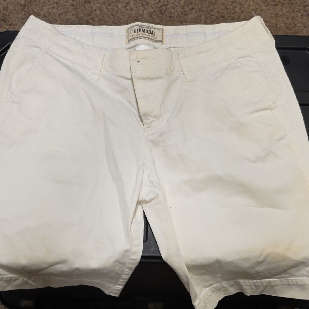 Old Navy Women's Cream Bermuda Shorts